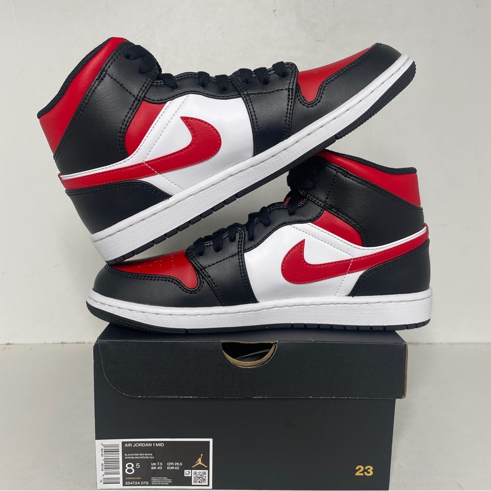 Nike Air Jordan 1 Retro Mid “Bred Toe/Fire Red” 2023 - Picture 3 of 4